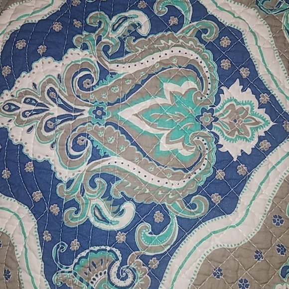 Quilted Runner Scalloped - NEW - Picture 4 of 4